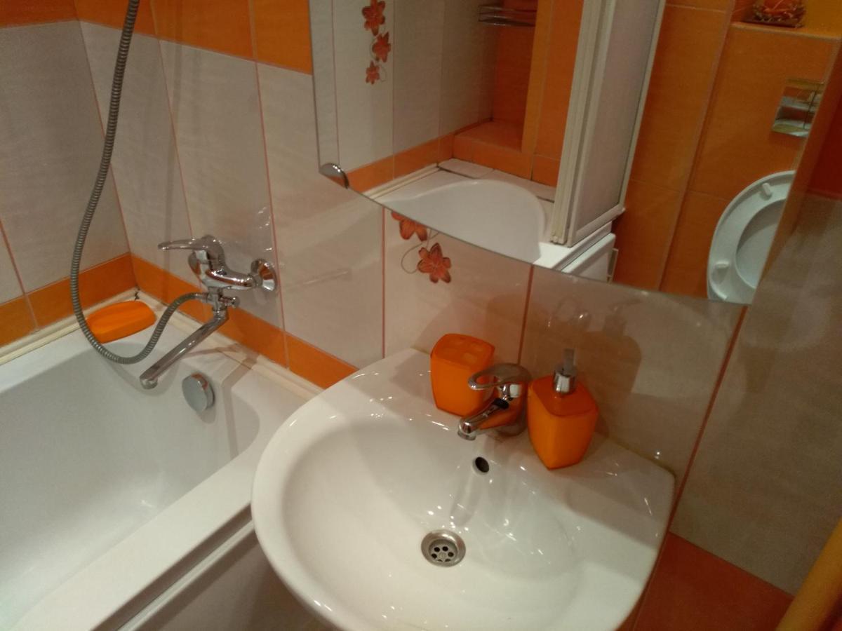 Brivibas 25 Apartamenti Ventspils Ngoại thất bức ảnh